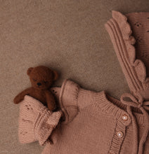 Load image into Gallery viewer, Becharmed hentesett, norsk strikkeoppskrift
