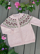 Load image into Gallery viewer, Sofia jakke, barn. Norsk strikkeoppskrift