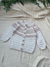 Load image into Gallery viewer, Andrea babyjakke, norsk strikkeoppskrift