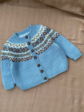 Load image into Gallery viewer, olav babyjakke, norsk strikkeoppskrift