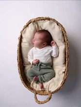 Load image into Gallery viewer, Victor babybukse, norsk strikkeoppskrift