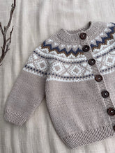 Load image into Gallery viewer, Simon hentesett, norsk strikkeoppskrift